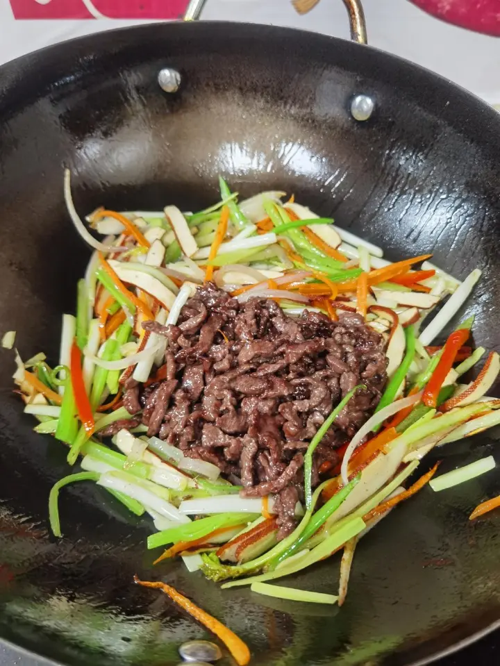家常小炒肉丝 第 5 步
