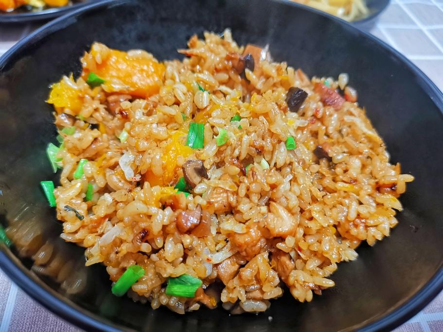 少油香肠南瓜焖饭成品图