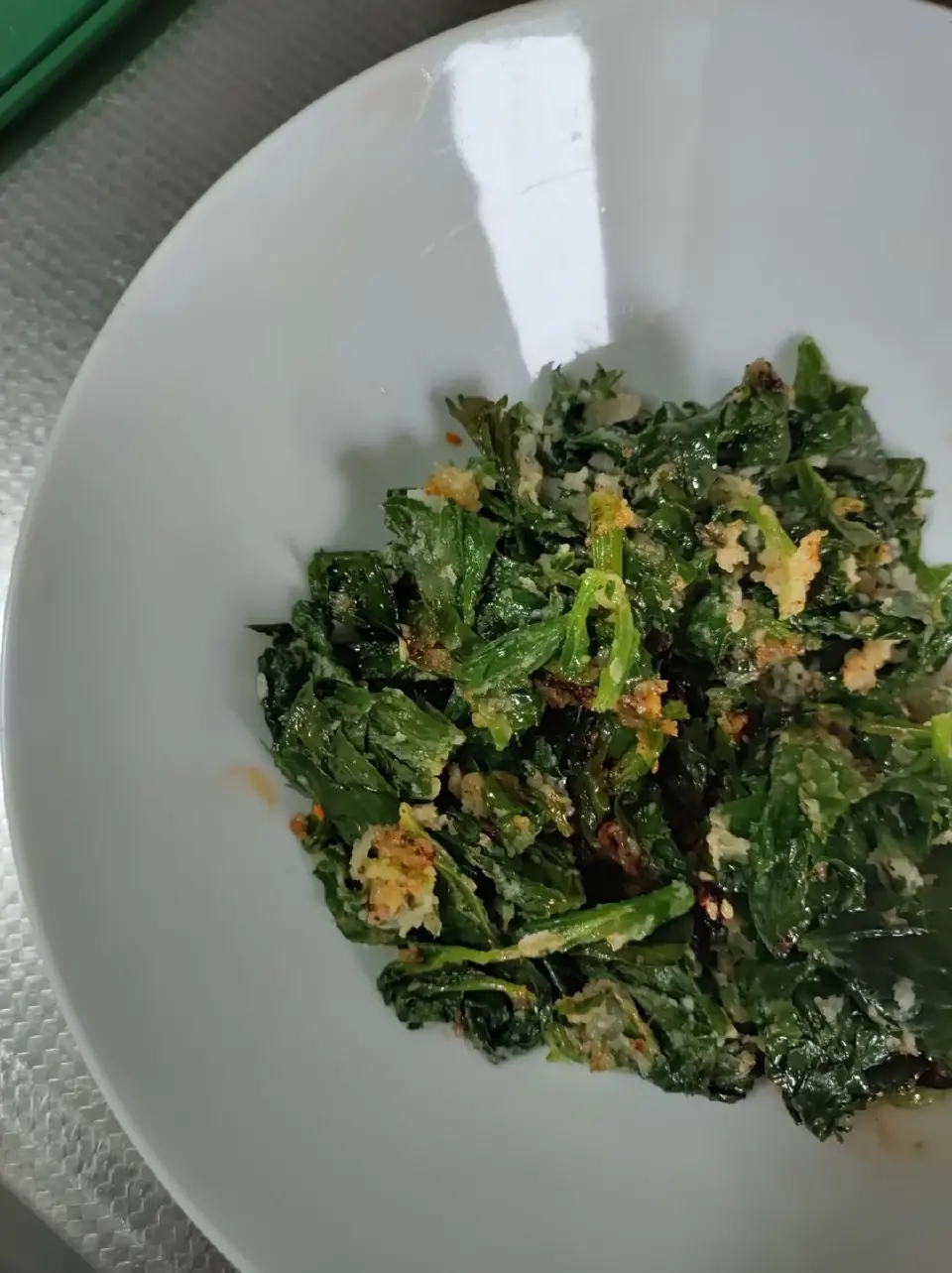 快手蒸芹菜叶成品图