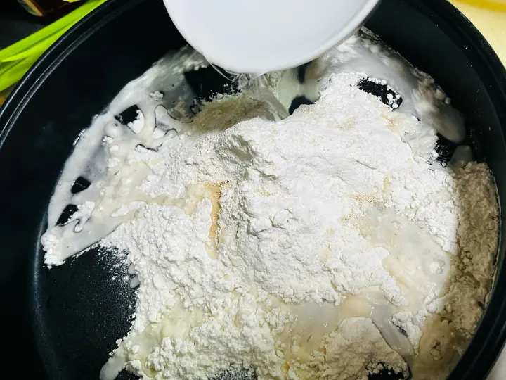 懒人葱肉发面饼 第 1 步