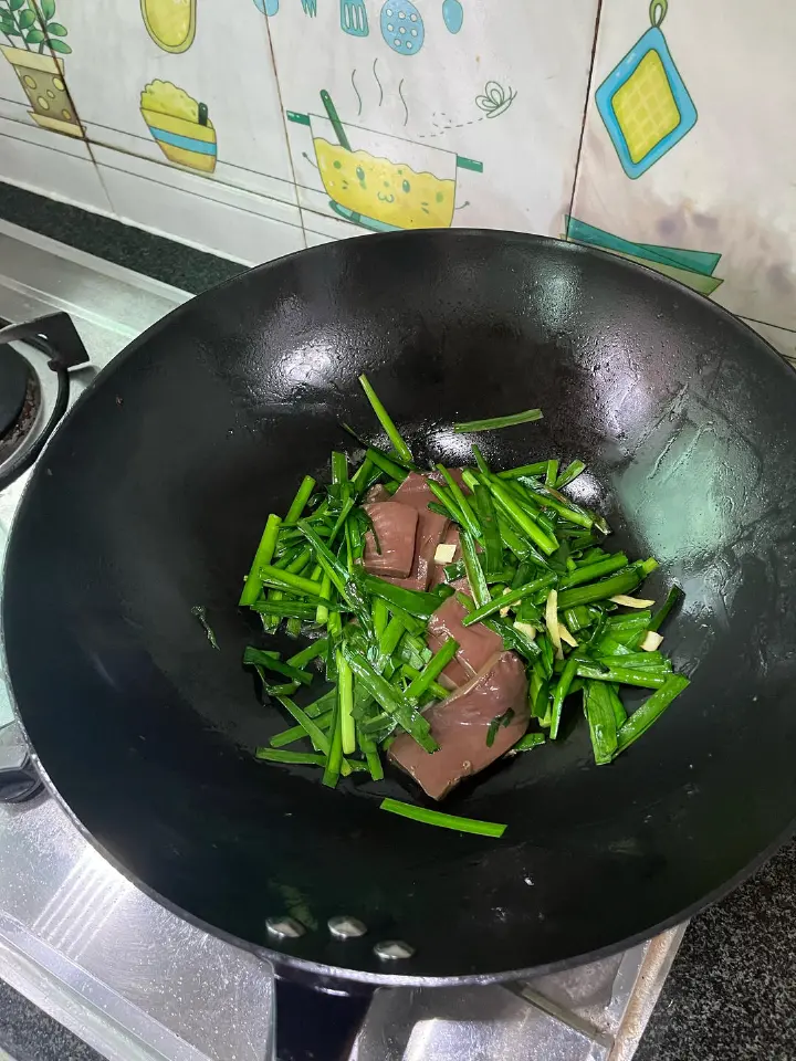 韭菜炒鸭血 第 7 步