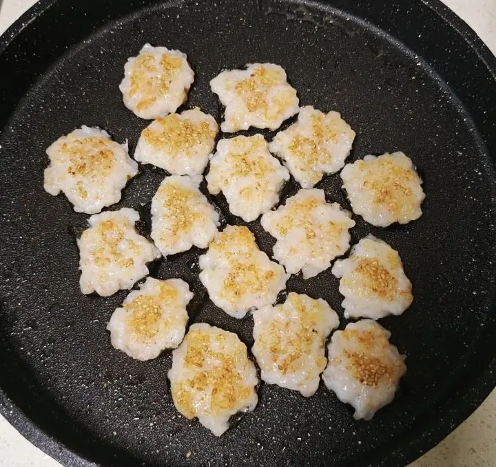 海苔煎虾滑 第 4 步