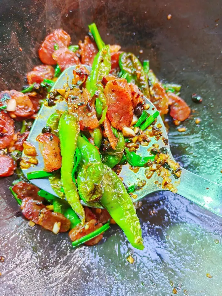 豆豉腊肠炒樟树港辣椒 第 7 步