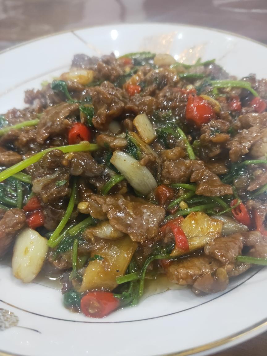 小炒黄牛肉成品图