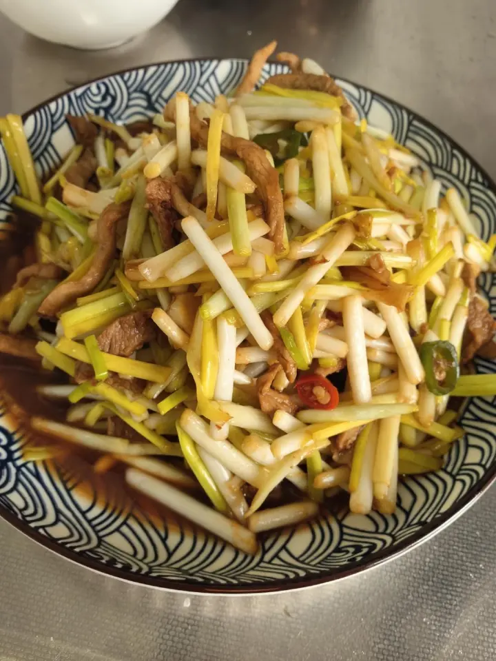 蒜黄炒肉丝 第 4 步
