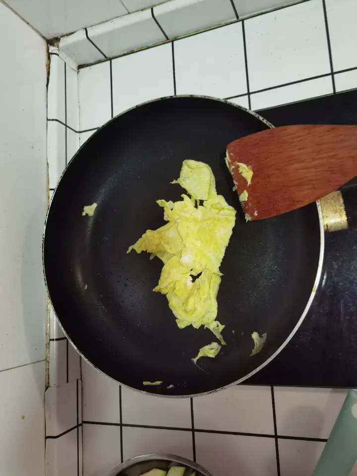 西葫芦炒肉蛋 第 4 步