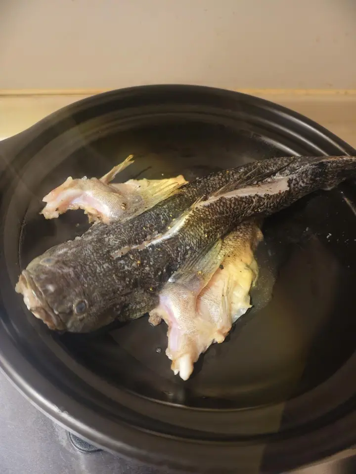 辣椒萝卜干笋壳鱼煲 第 2 步