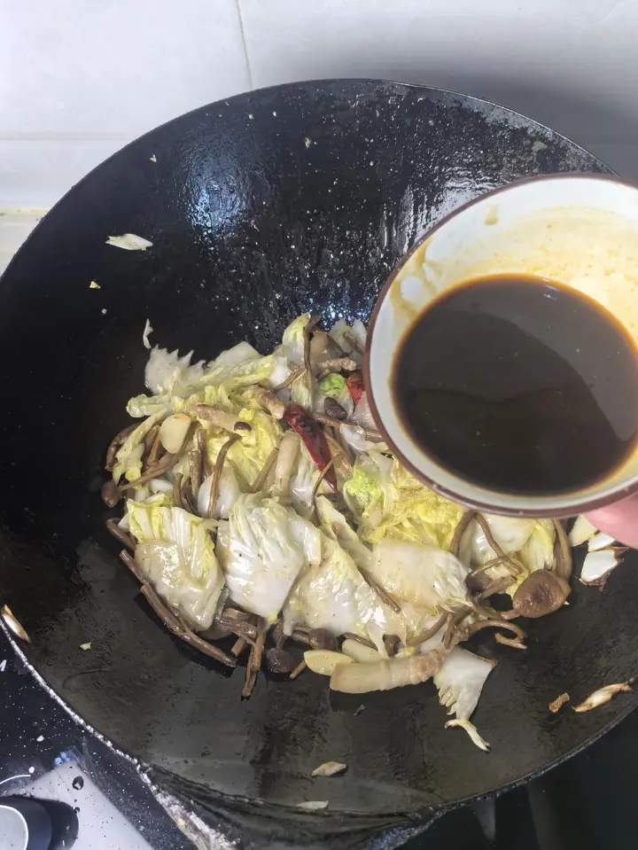 白菜炒茶树菇 第 10 步