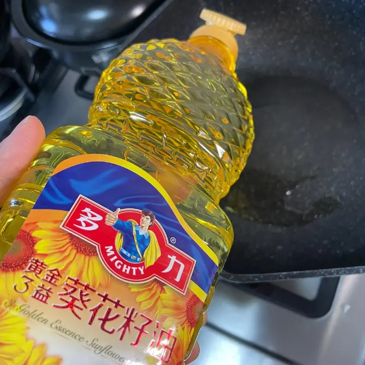 包菜炒卤味 第 3 步