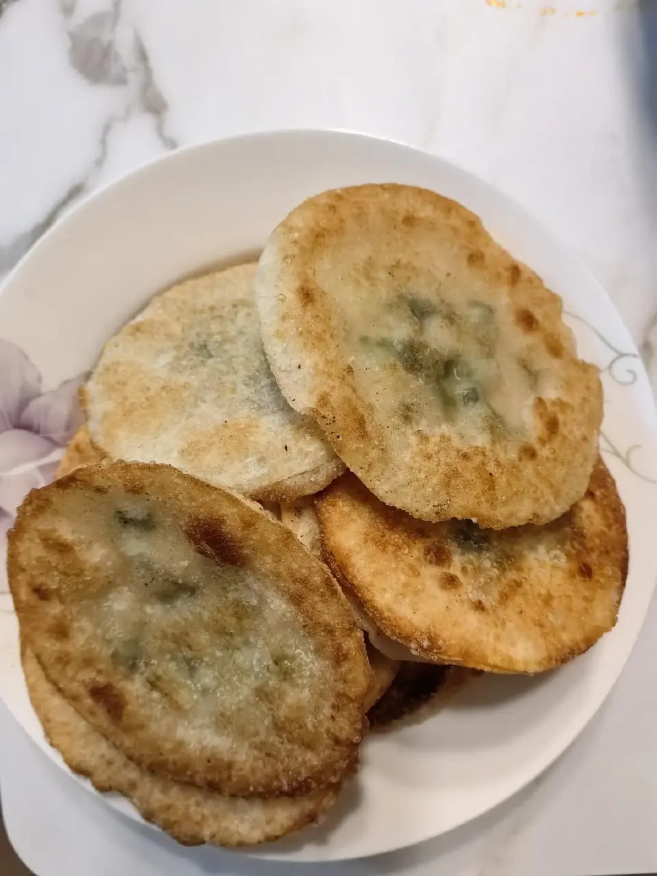 饺子皮葱油饼成品图