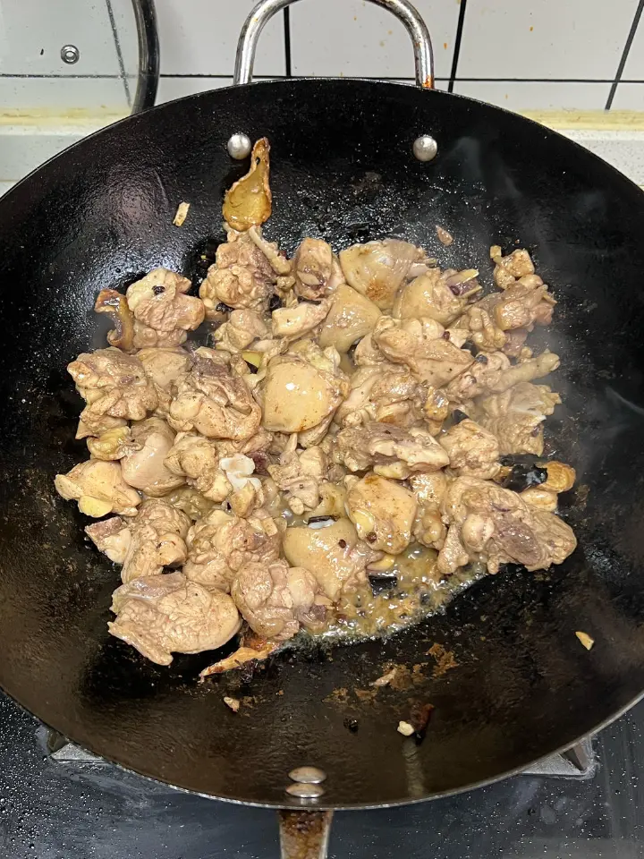 榛蘑土豆青椒炒鸡块 第 5 步