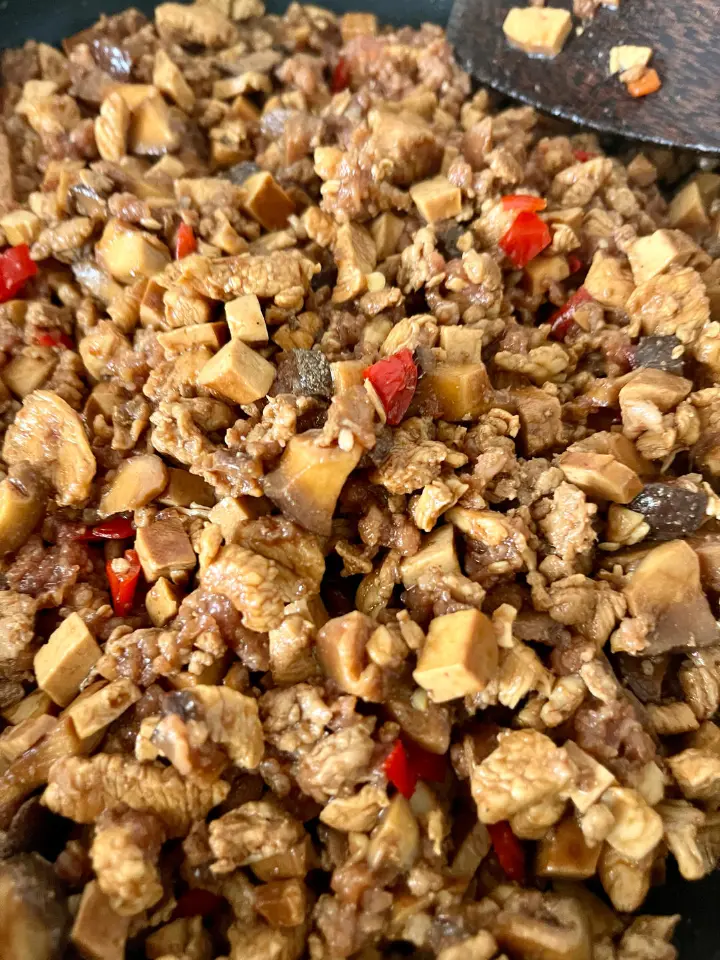 鸡丁猪肉香菇干子包子 第 8 步