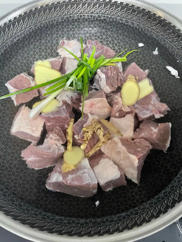 番茄土豆炖牛肋条 第 1 步
