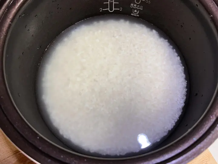 番茄肥牛焖饭 第 1 步