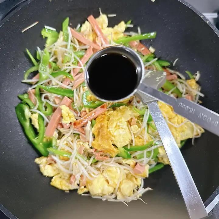 三丝火腿炒鸡蛋 第 12 步