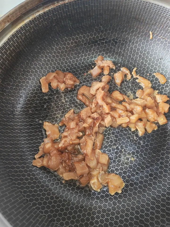 蒜苔鸡肉丁 第 5 步