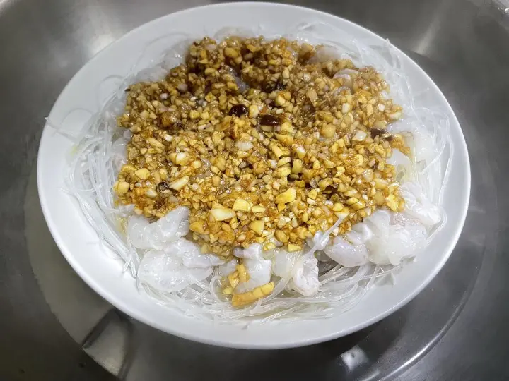 蒜蓉粉丝蒸虾 第 8 步