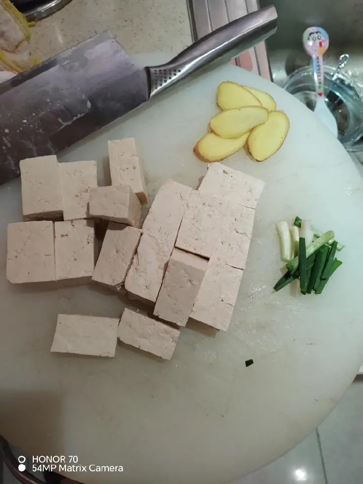 咸肉炖老豆腐 第 1 步