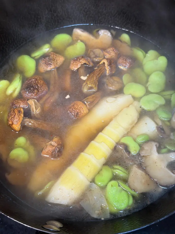 咸肉蚕豆炖河虾 第 5 步