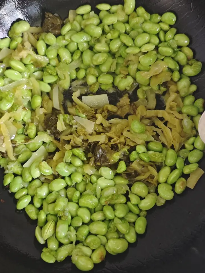 酸菜炒毛豆 第 1 步