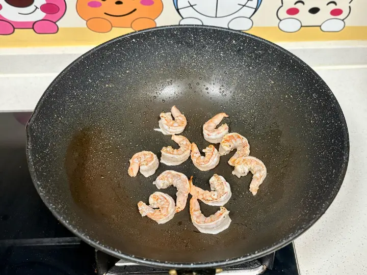 羽衣甘蓝拌虾仁千禧果 第 4 步