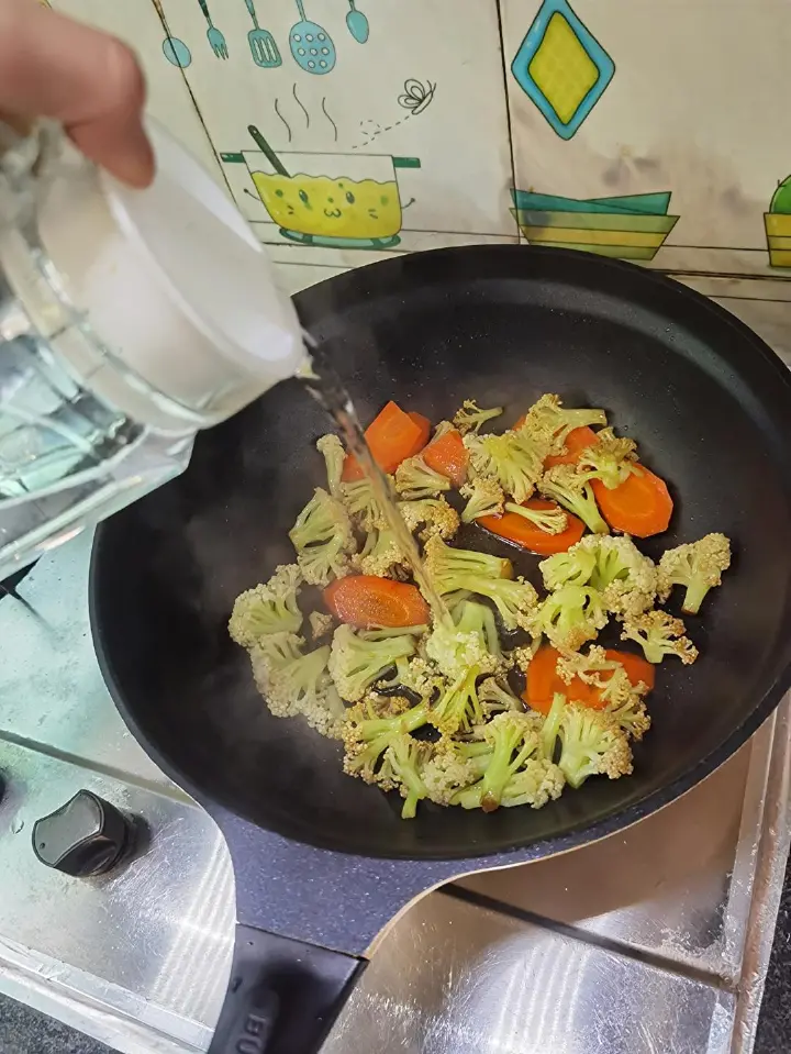 泰式甜辣酱炒花菜 第 6 步