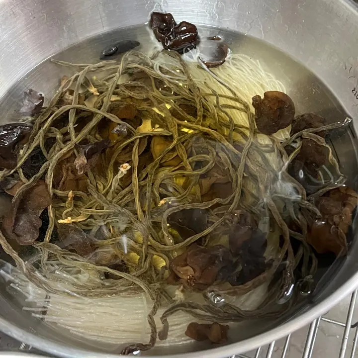 猪肉炖粉条 第 4 步