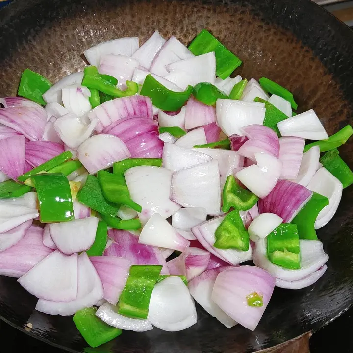 洋葱青椒炒牛肉 第 4 步