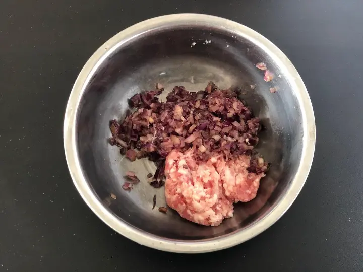 猪肉洋葱手抓饼锅盔 第 1 步