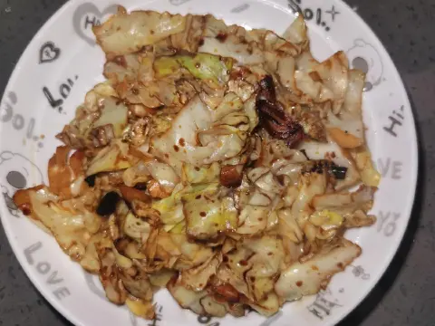 酱辣爆炒卷心菜