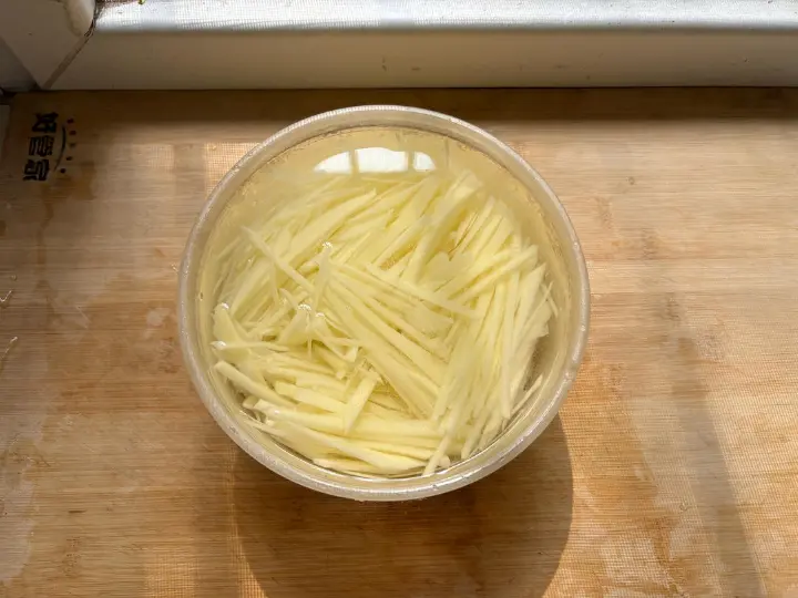 酸辣土豆丝 第 1 步