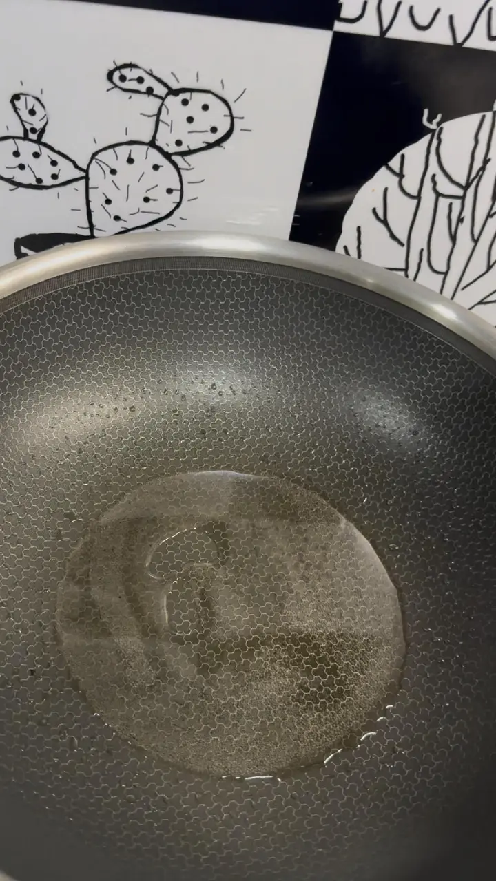 秀珍菇炒肉片 第 1 步
