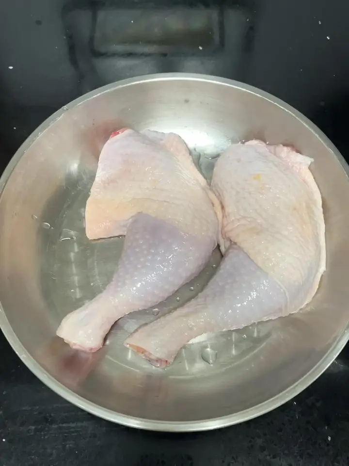 电饭锅酱油鸡腿 第 2 步