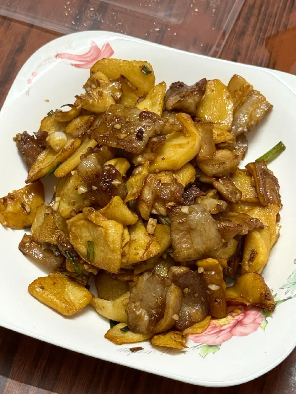 五花肉炒笋片成品图