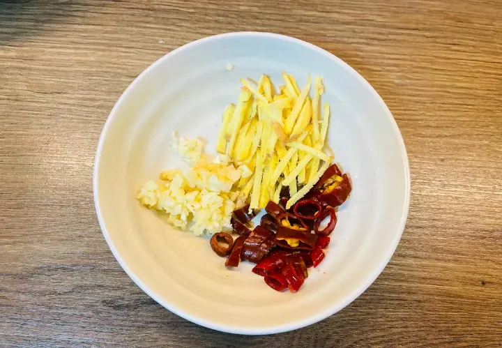 鱼香肉丝 第 2 步