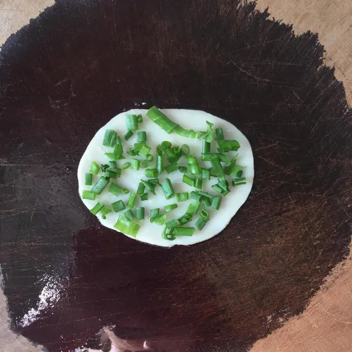饺子皮葱油饼 第 3 步