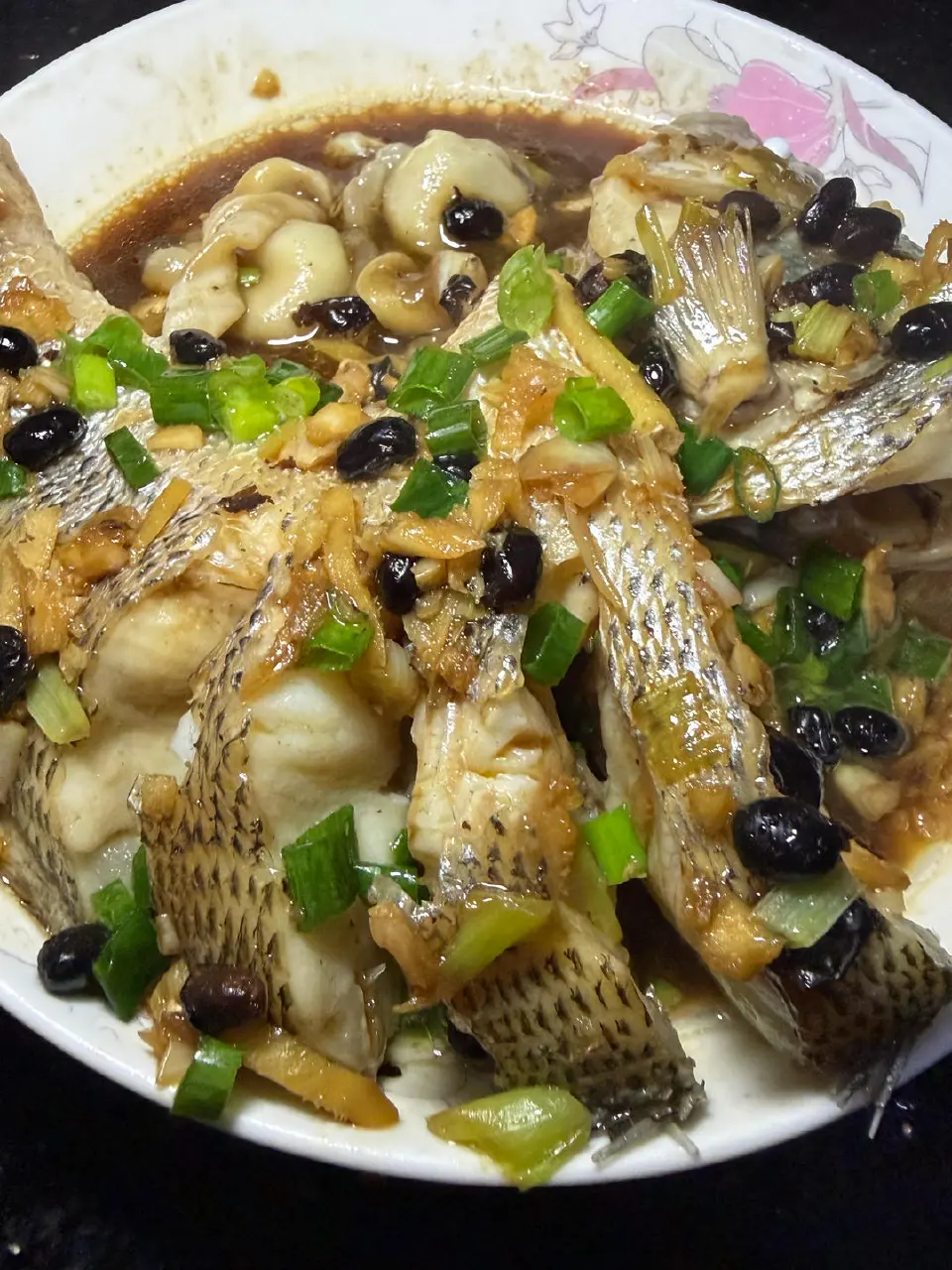 豆豉清蒸鲈鱼成品图