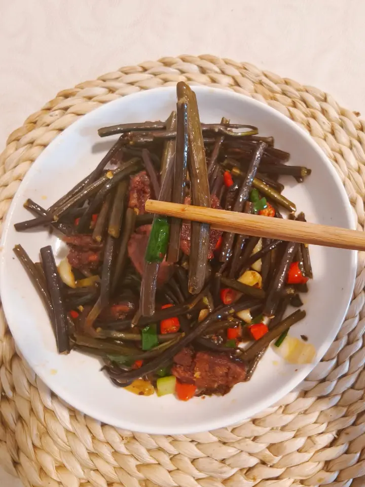 蕨菜炒腊肠 第 16 步