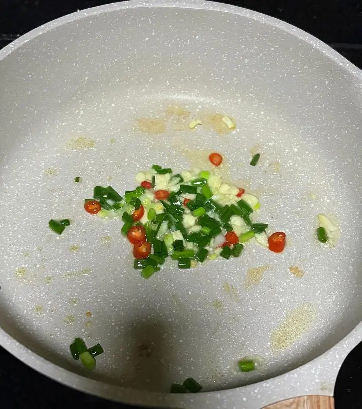 蒜苔炒肉沫 第 5 步