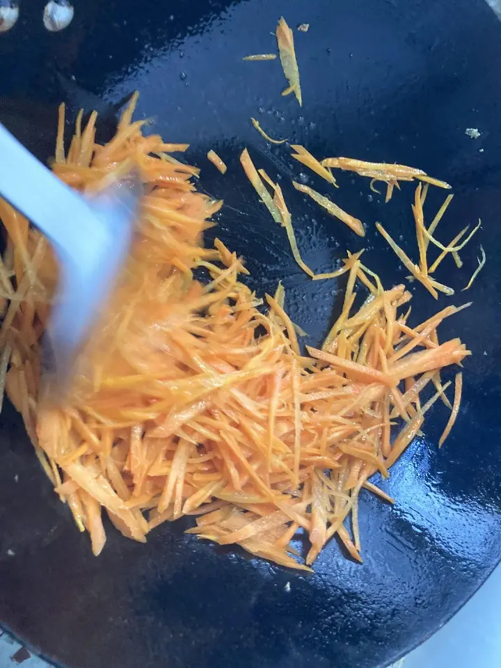 三丝鸡蛋炒粉 第 4 步