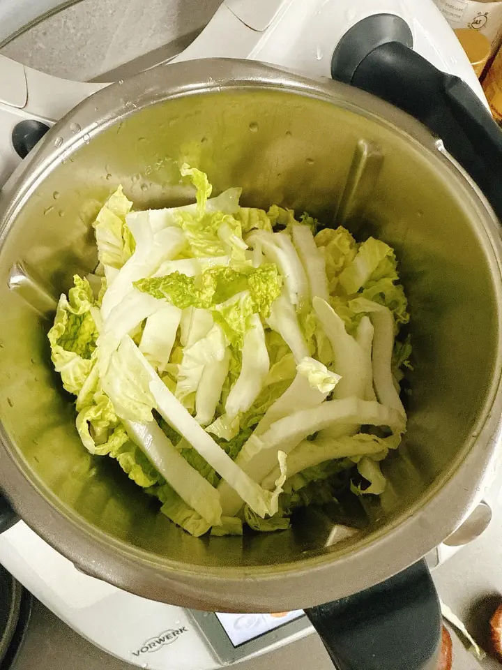 白菜香菇炒肉丝 第 4 步