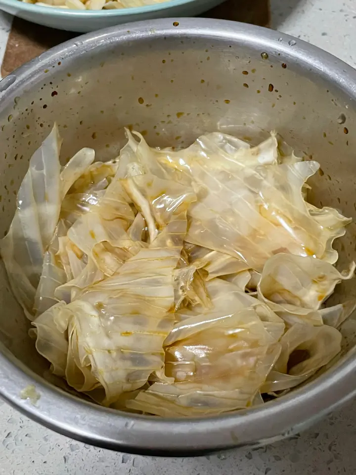 酸菜炒粉皮 第 3 步