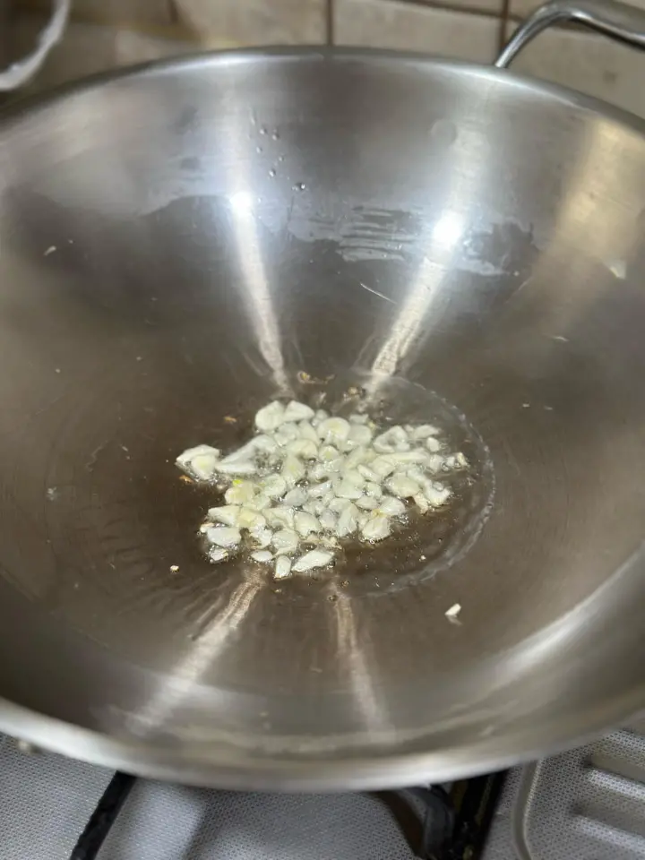 杏鲍菇木耳豆角炒蛋 第 8 步