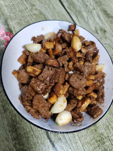 黑椒杏鲍菇牛肉粒
