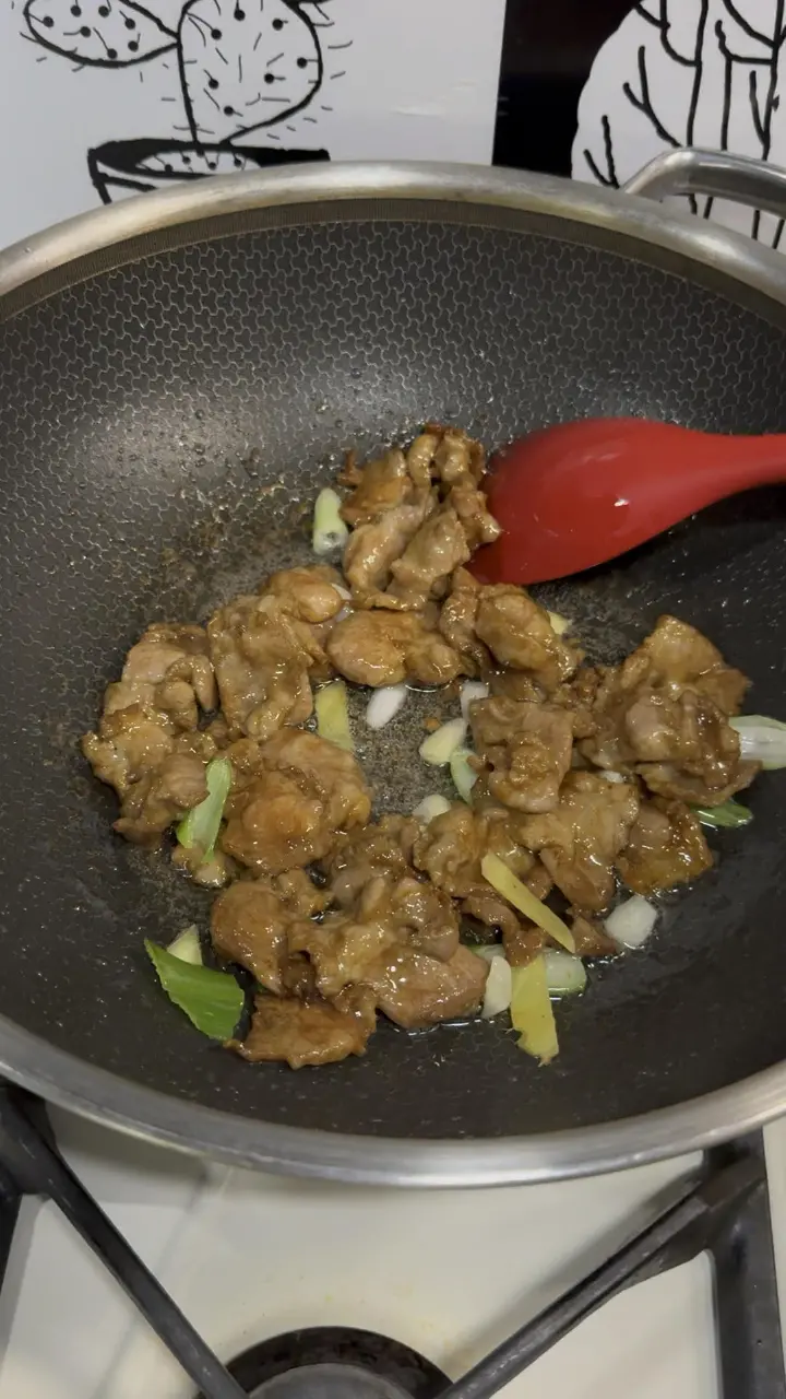 蘑菇炒肉片 第 3 步
