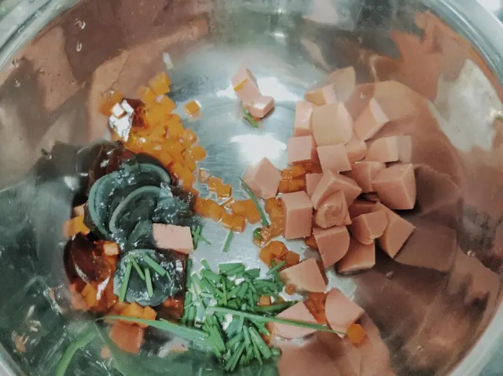 皮蛋瘦肉锅巴炒饭 第 5 步