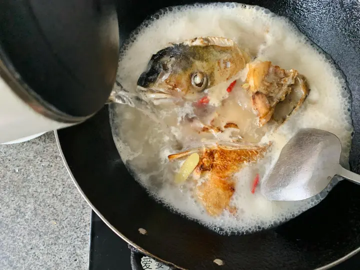 鱼头豆腐汤 第 4 步