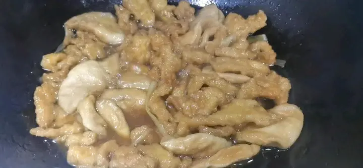 小酥肉烧面筋球 第 4 步