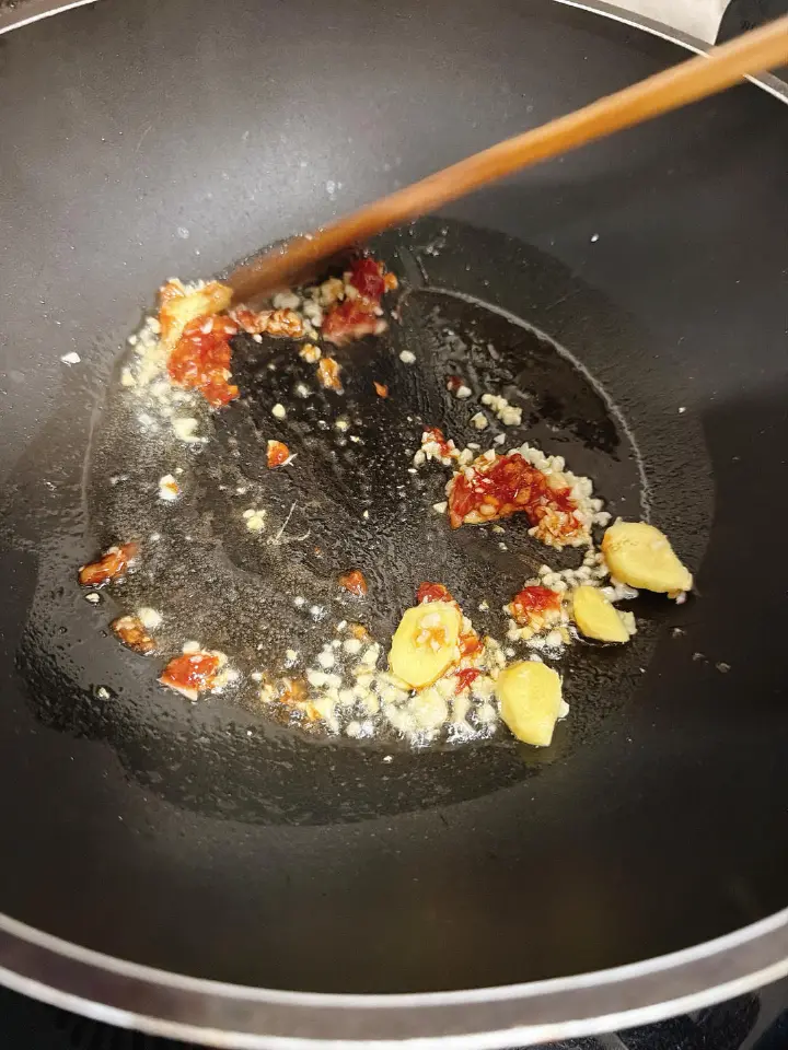 葱爆油蛤 第 4 步