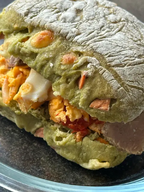 泡菜牛肉滑蛋恰巴塔三明治
